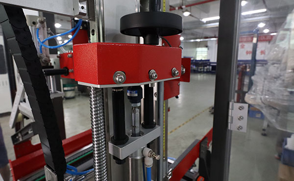 紙箱封箱機,封箱設備,包裝設備